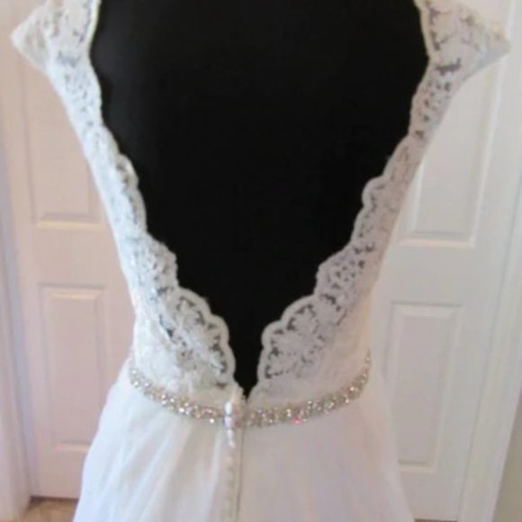 BRAND NEW! NEVER WORN! Allure 2851 Wedding Dress (Size 10, Champagne and Ivory) - Picture 8 of 15